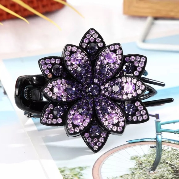 This absolutely stunning new hairclip is handmade with crystals and rhinestones - Picture 4 of 4
